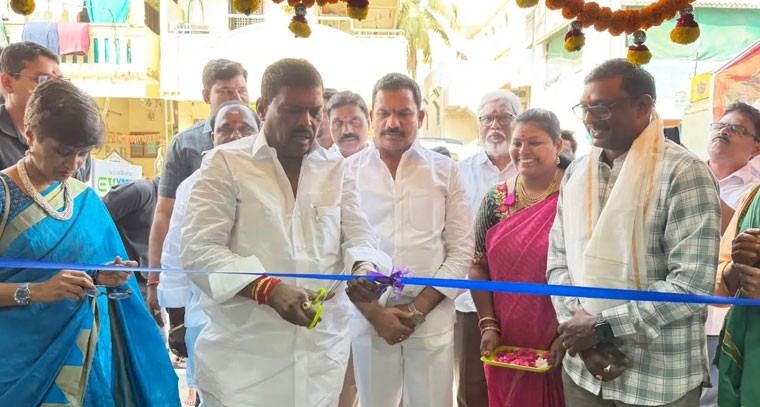 నూతన EV వాహనాల సర్వీస్ సెంటర్ ప్రారంభోత్సవంలో పాల్గొన   గూడెం మహిపాల్ రెడ్డి,మెట్టు కుమార్ యాదవ్