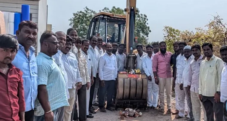 మక్తల్ 16వ వార్డులో డ్రైనేజీ పనులను ప్రారంభించిన కౌన్సిలర్