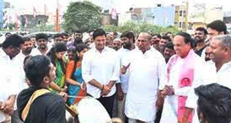 జూబ్లీహిల్స్ ఉప ఎన్నికల ప్రచారంలో పాల్గొన్న మల్లారెడ్డి  
