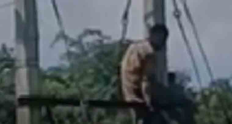 భార్యపై అలిగి కరెంట్ స్తంభం ఎక్కి భర్త హల్చల్ 
