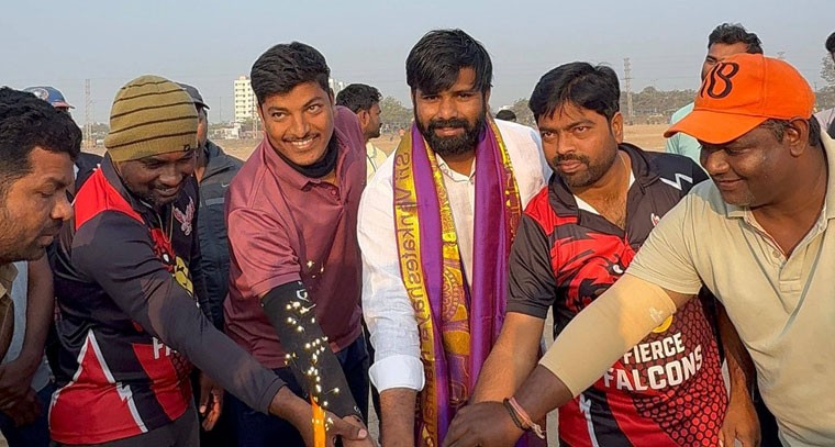 కెసిఆర్ క్రికెటర్ ట్రోఫీ – సీజన్ 3 ప్రారంభించిన బిఆర్ఎస్ నాయకులు ఐలాపూర్ మాణిక్ యాదవ్ 