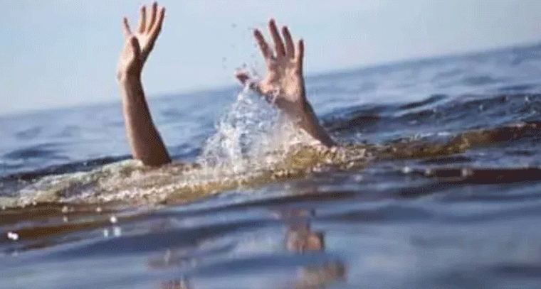 మంజీరా వరదలో కొట్టుకుపోయిన ఇద్దరు యువకులు