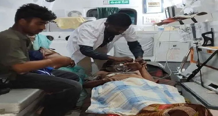 వడదెబ్బకు స్పృహ కోల్పోయిన వ్యక్తి