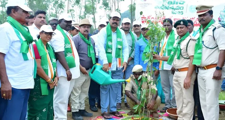  వన మహోత్సవంలో ఎమ్మెల్యే పాయం