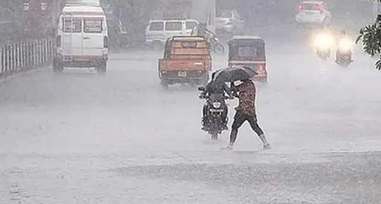 అతి భారీ వర్షాలు.. అవసరమైతేనే బయటకురండి