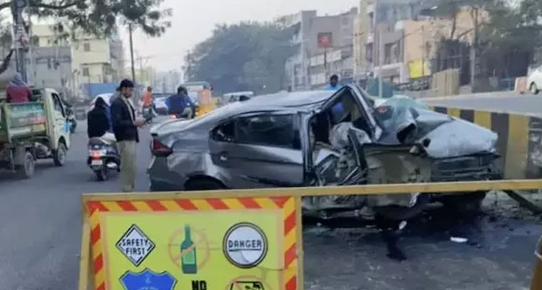 ఘోర రోడ్డు ప్రమాదం.. ఇద్దరు యువకుల మృతి