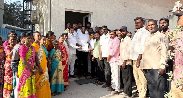 రఘునందన్ రావు గారికి వినతి పత్రం అందజేసిన మెట్టు కుమార్ యాదవ్