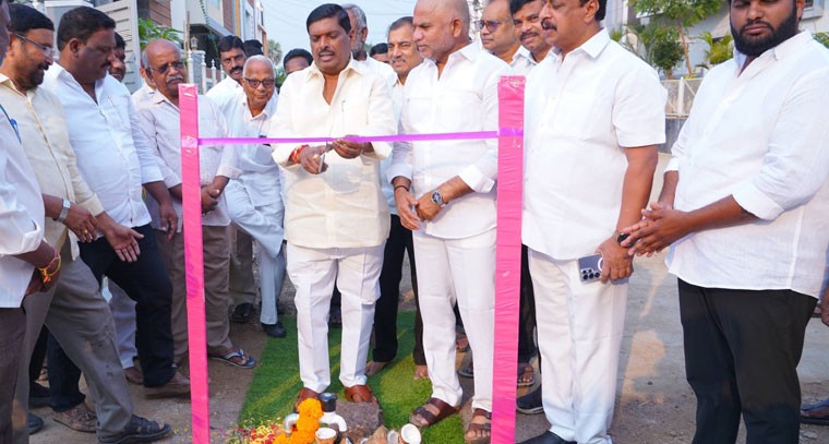 నూతన కాలనీల అభివృద్ధికి పెద్దపీట  :  గూడెం మహిపాల్ రెడ్డి