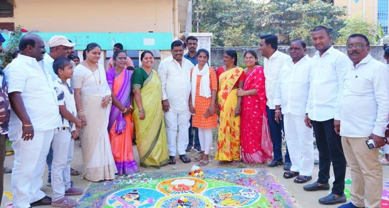 ముత్తంగిలో ముగ్గుల పోటీలకు హాజరైన ఎమ్మెల్యే జిఎంఆర్ 