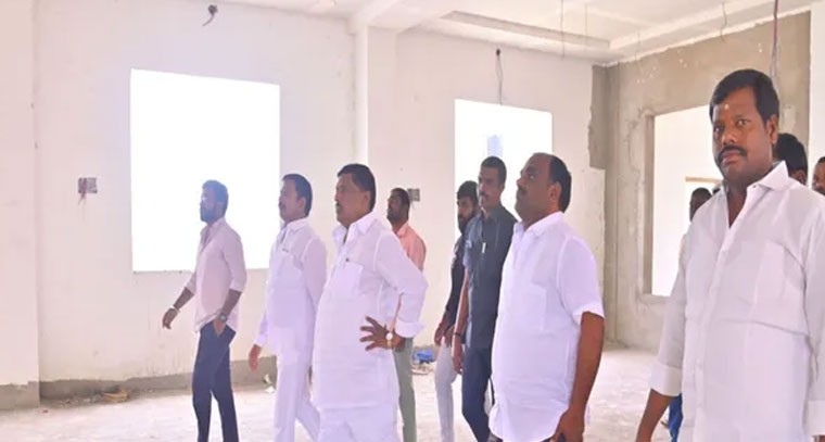 కళ్యాణ మండప నిర్మాణ పనులను పరిశీలించిన ఎమ్మెల్యే