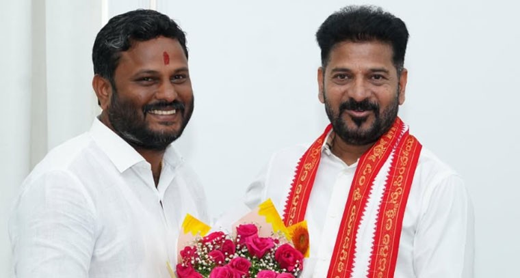 సీఎం రేవంత్ రెడ్డికి నీలం మధు నూతన సంవత్సర శుభాకాంక్షలు...