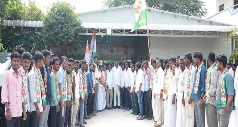 మంత్రి వాకిటి శ్రీహరి సమక్షంలో కాంగ్రెస్లో చేరికలు