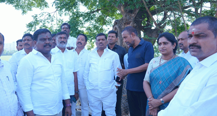  రహదారి విస్తరణ పనులను పరిశీలించిన ఎమ్మెల్యే  గూడెం మహిపాల్ రెడ్డి