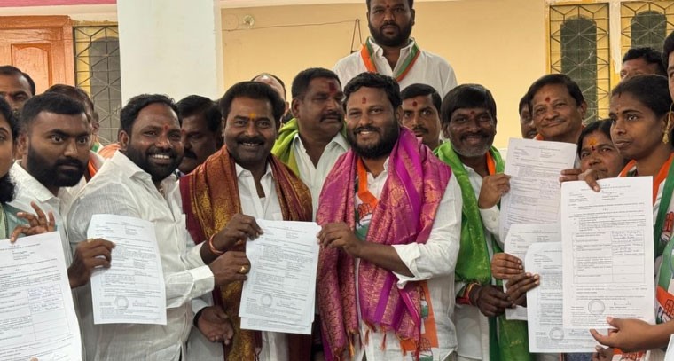 ఐక్యంగా పనిచేస్తే ఐదు మున్సిపాలిటీలు మనవే : నీలం మధు