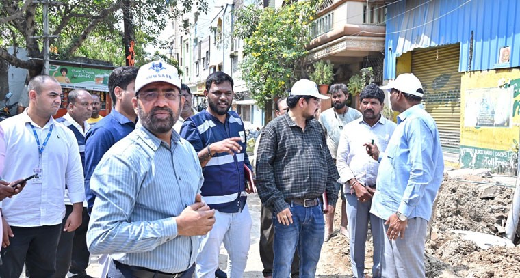 మల్లేపల్లి సీవరేజ్ సమస్య ప్రాంతాన్ని పర్యటించిన జలమండలి ఎండీ అశోక్ రెడ్డి..