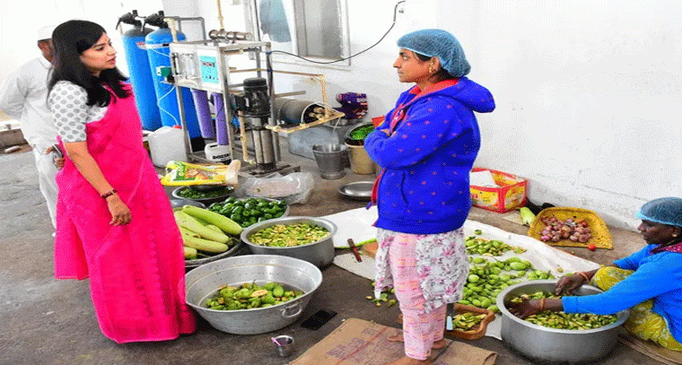 మెనూ ప్రకారం నాణ్యమైన భోజనం ఇవ్వాలి