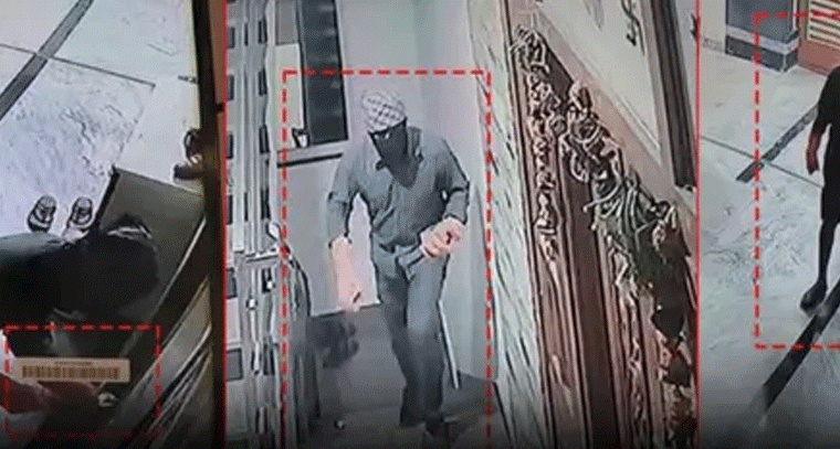 ముసుగుదొంగల బీభత్సం.. గంటలో ఐదు ఇళ్లలో చోరీ