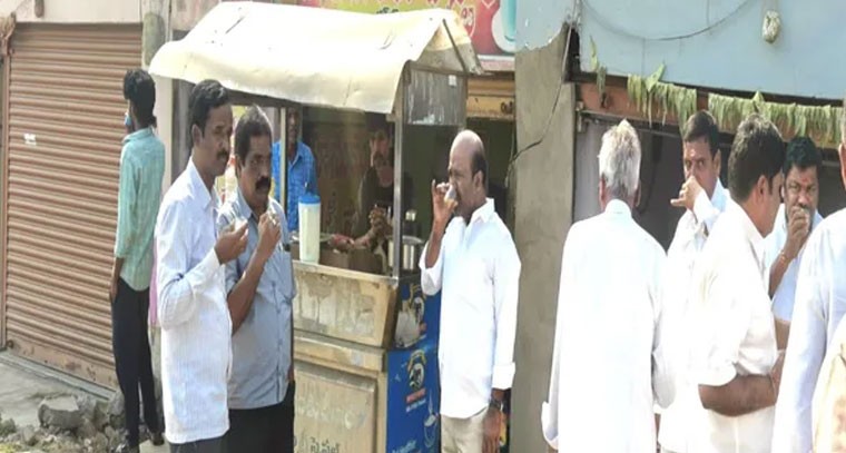 మున్సిపల్ ఎన్నికల ప్రచారంలో పాల్గొన్న మాజీ ఎమ్మెల్యే