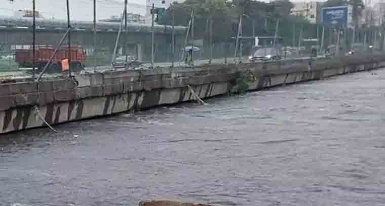  మూసీ నదికి భారీగా వరద నీరు 
