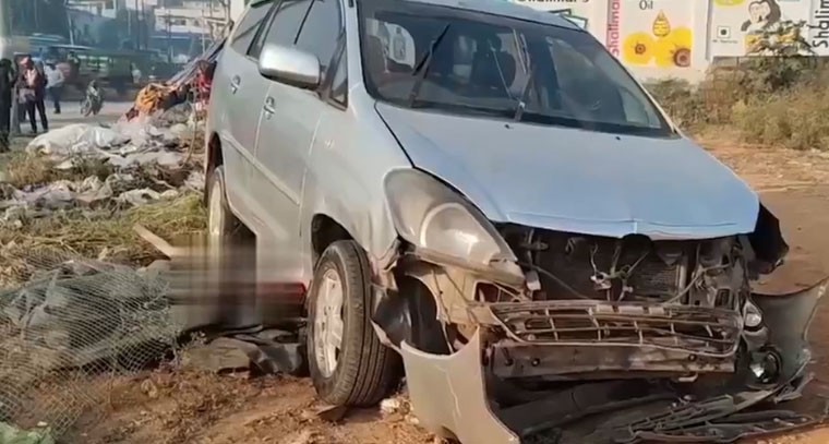 అదుపు తప్పి కారు బీభత్సం.. ముగ్గురి మృతి