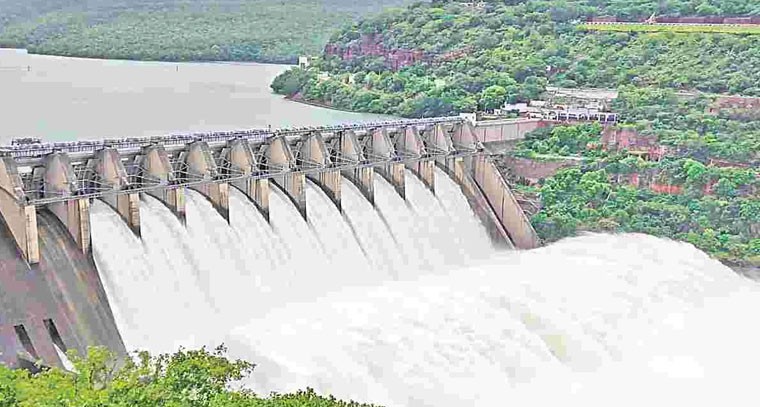 శ్రీశైలం జలాశయంకు భారీగా వరద నీరు..