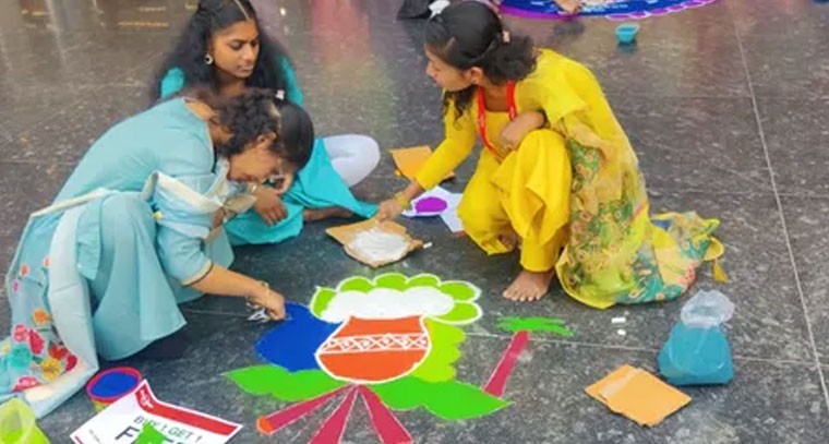 నాచారం వాల్యూ జోన్ హైపర్ మార్ట్ లో భోగి పండుగ వేడుకలు