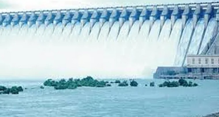  26 గేట్లు ఎత్తివేత, వరద ప్రవాహం జోరు