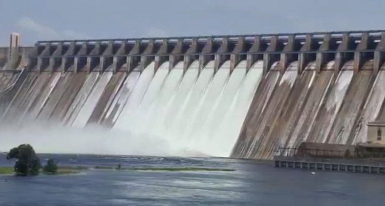 నాగార్జున సాగర్ క్రస్ట్‌ గేట్లు ఎత్తివేత