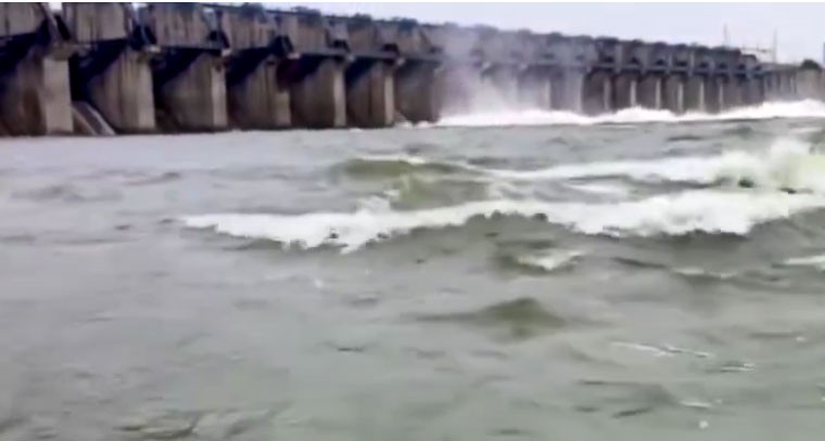 నాగార్జున సాగర్‌కు కొనసాగుతోన్న వరద