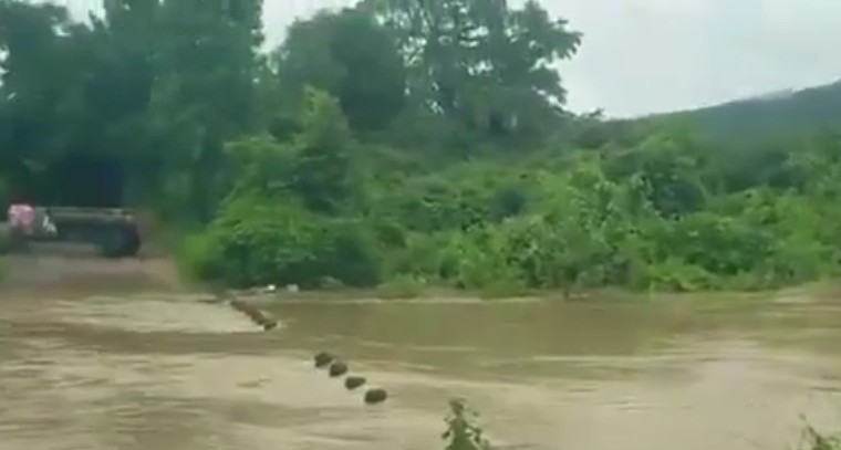 తెలంగాణ‌లో భారీ వ‌ర్షాలు.. ఈ జిల్లాల్లో ఆరెంజ్ అలెర్ట్