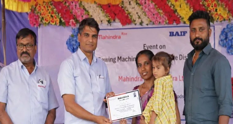 90 మంది మహిళలకు కుట్టు శిక్షణ ధృవపత్రాలు, టైలరింగ్ యూనిట్ల పంపిణీ