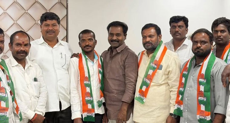  నల్తూర్ గ్రామానికి చెందిన బీఆర్ఎస్ నేతలు కాంగ్రెస్ పార్టీలో చేరిక