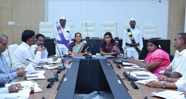 సమ్మర్ యాక్షన్ ప్లాన్‌లో భాగంగా ఇంజినీరింగ్ అధికారులతో సమావేశం