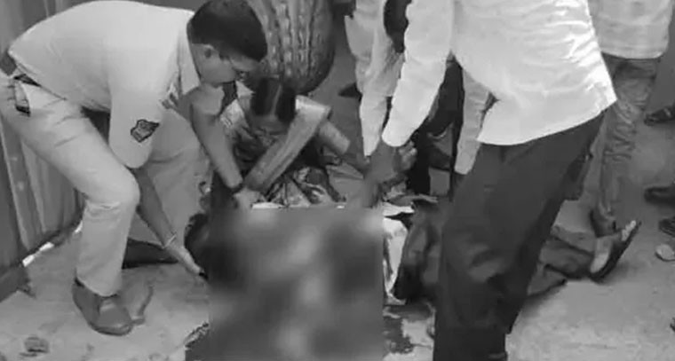  పెళ్లి ఇంట్లో దారుణం.. బావను కత్తితో చంపిన వ్యక్తి