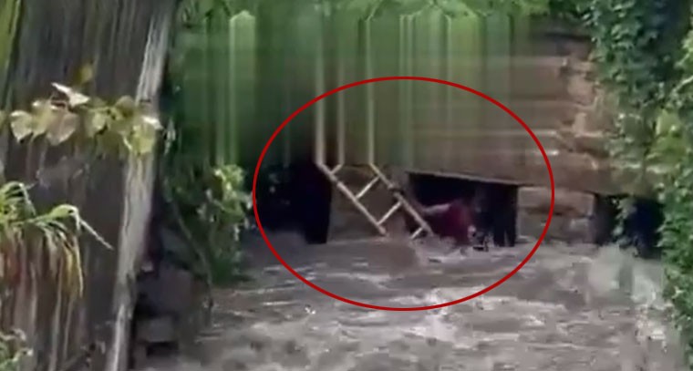 నాలాలో జారిప‌డిన వ్య‌క్తిని కాపాడిన కార్పొరేట‌ర్