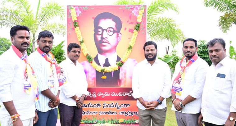 చిట్కుల్ లో ఘనంగా కొర్వి కృష్ణస్వామి జయంతి వేడుకలు...