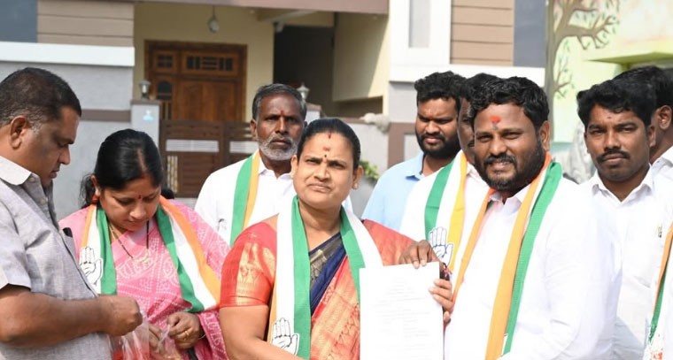 ఇస్నాపూర్ 4 వ వార్డ్ కాంగ్రెస్ అభ్యర్థిగా నామినేషన్ దాఖలు చేసిన నీలం కవిత ముదిరాజ్