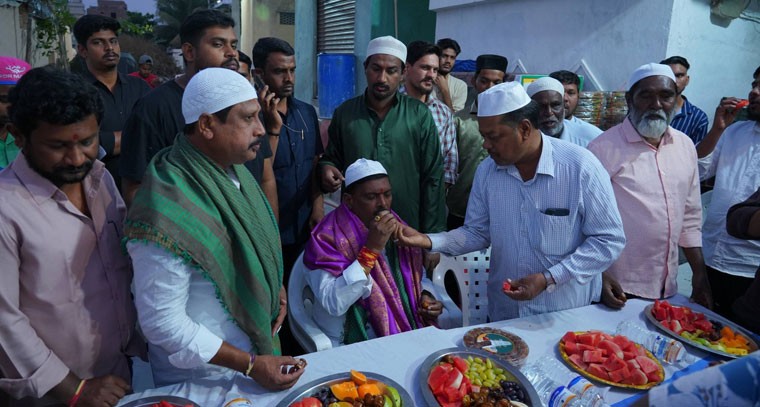 నేతాజీ నగర్ ఇఫ్తార్ విందులో పాల్గొన్న ఎమ్మెల్యే జిఎంఆర్ 