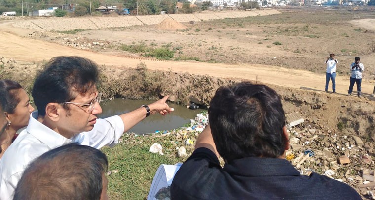 ఉప్ప‌ల్ న‌ల్ల‌చెరువును ప‌రిశీలించిన మంత్రి శ్రీ‌ధ‌ర్‌బాబు