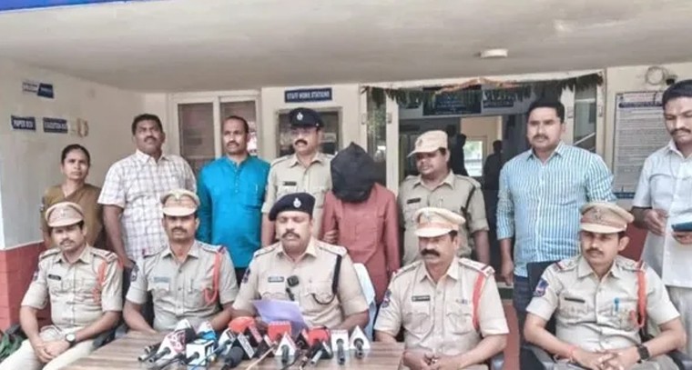 దారుణ హత్య కేసు ఛేదించిన పోలీసులు