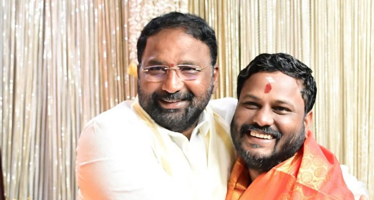 మంత్రి వాకిటి శ్రీహరిని కలిసిన నీలం మధు ముదిరాజ్..