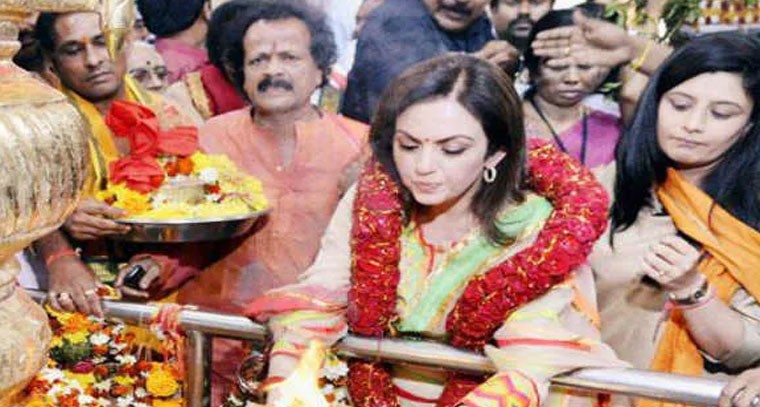 బల్కంపేట ఎల్లమ్మ ఆలయానికి  నీతా అంబానీ భారీ విరాళం..