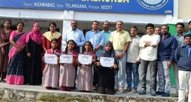 ఆదర్శ పాఠశాల విద్యార్థులకు జిల్లా స్థాయిలో ఘన విజయం