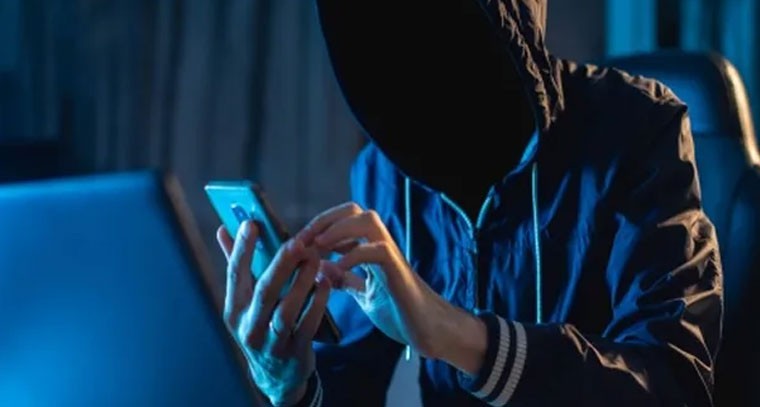 వృద్ధ దంపతులను బెదిరించి రూ.30 లక్షలు కాజేసిన సైబర్‌ నేరగాళ్లు