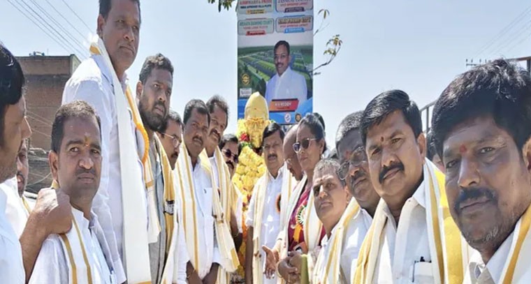 కొండ లక్ష్మణ్ బాపూజీ విగ్రహావిష్కరణలో ఎమ్మెల్యే బాలు నాయక్