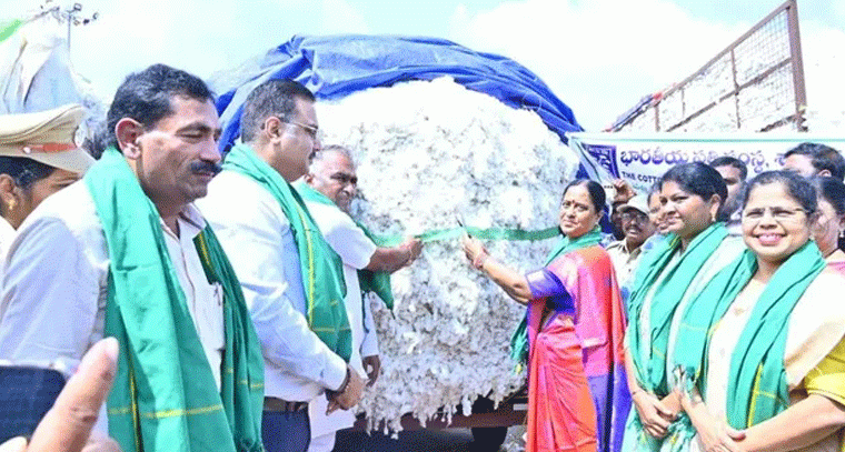 పత్తి రైతులకు 5 రోజుల్లోనే ఖాతాల్లోకి డబ్బులు జమ