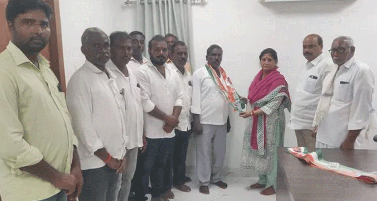 పలువురు కాంగ్రెస్ పార్టీలో చేరిక