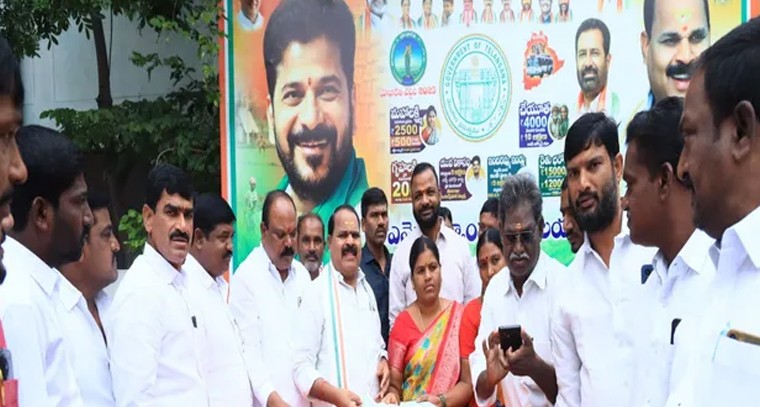 సీఎం సహాయ నిధి చెక్కులు పంపిణీ