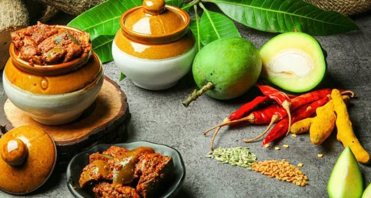 పచ్చళ్ల తయారీ సందడి..టన్నుల కొద్దీ పచ్చళ్లు..