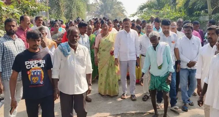 సర్పంచ్ గా నామినేషన్ దాఖలు చేసిన రిటైర్డ్ ఐపీఎస్ భార్య